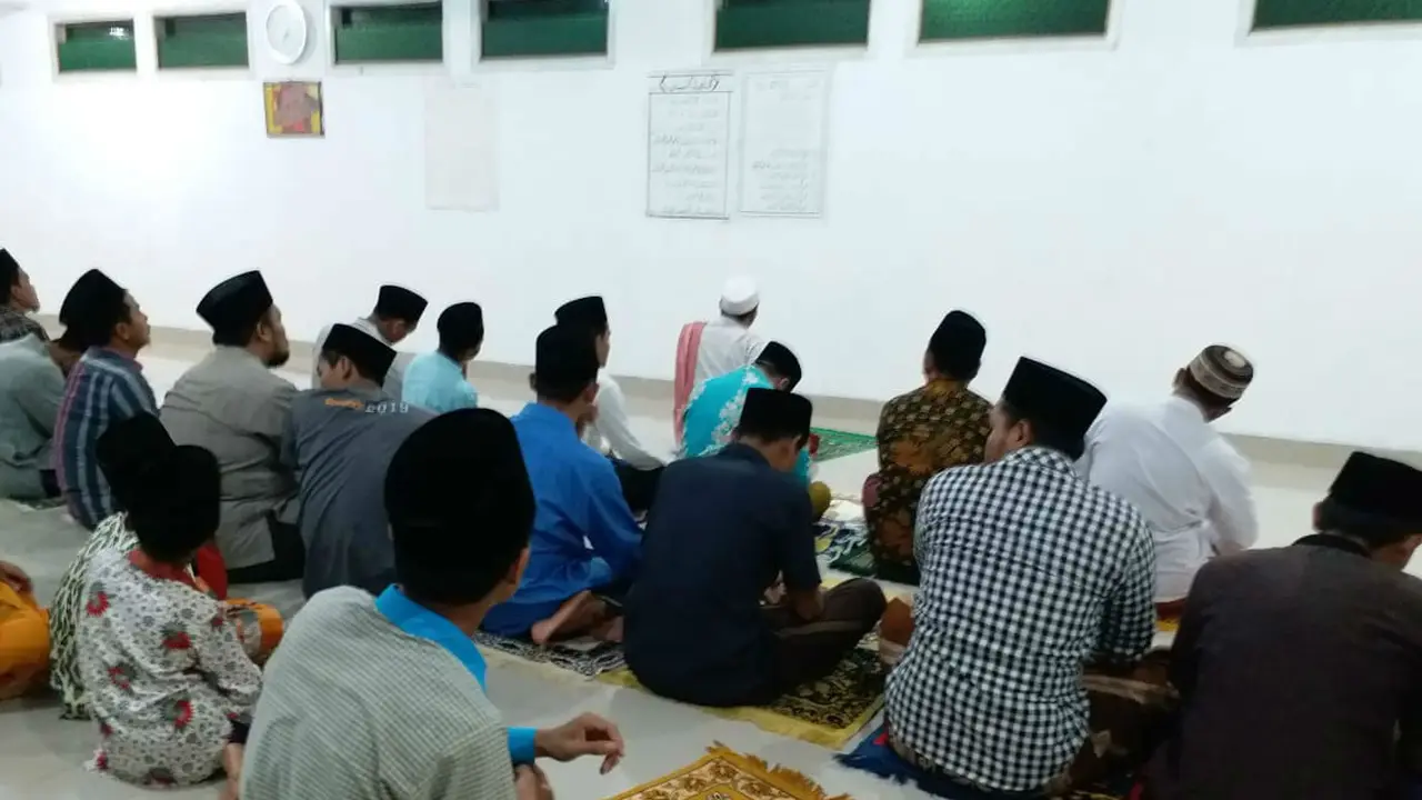 Gerak dan Bacaan Salat Tarawih Tercepat di Indramayu