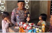 Viral Polisi Rawat Empat Anak Kecil yang Ditinggal Ibunya, Tuai Pujian