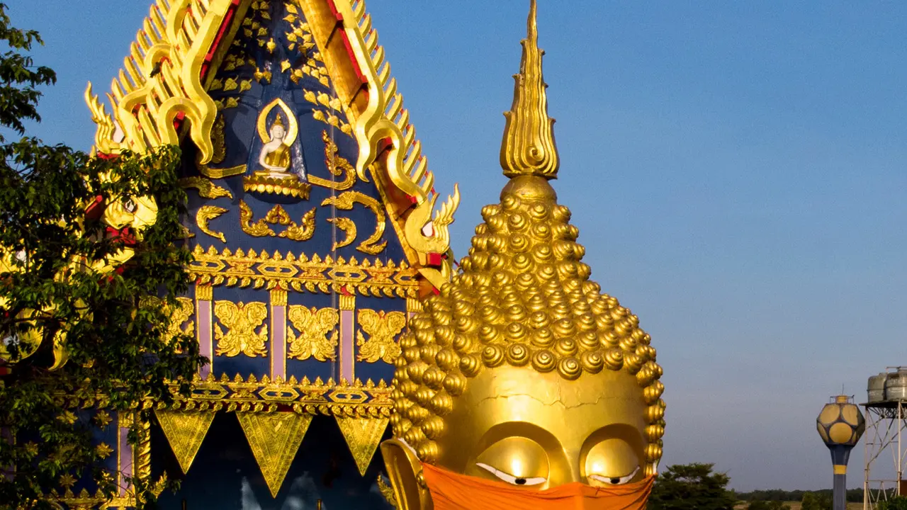 Patung Buddha Raksasa