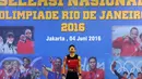 Atlet angkat besi, M Furqon bersiap melakukan angkatan pada seleksi nasional untuk olimpiade Rio de Janeiro 2016 di PB PABBSI, Jakarta, (4/6/2016). 17 lifter mengikuti seleksi nasional untuk berlaga di olimpiade 2016. (Liputan6.com/Helmi Fithriansyah)
