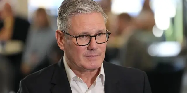 Keir Starmer Tutup Masa Jabatan PM Inggris dengan Segelas Bir di Pub