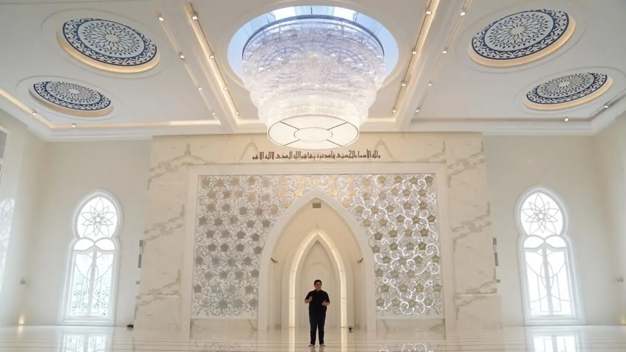 Menteri BUMN Erick Thohir di Masjid At-Thohir, Depok. (Dok BUMN)