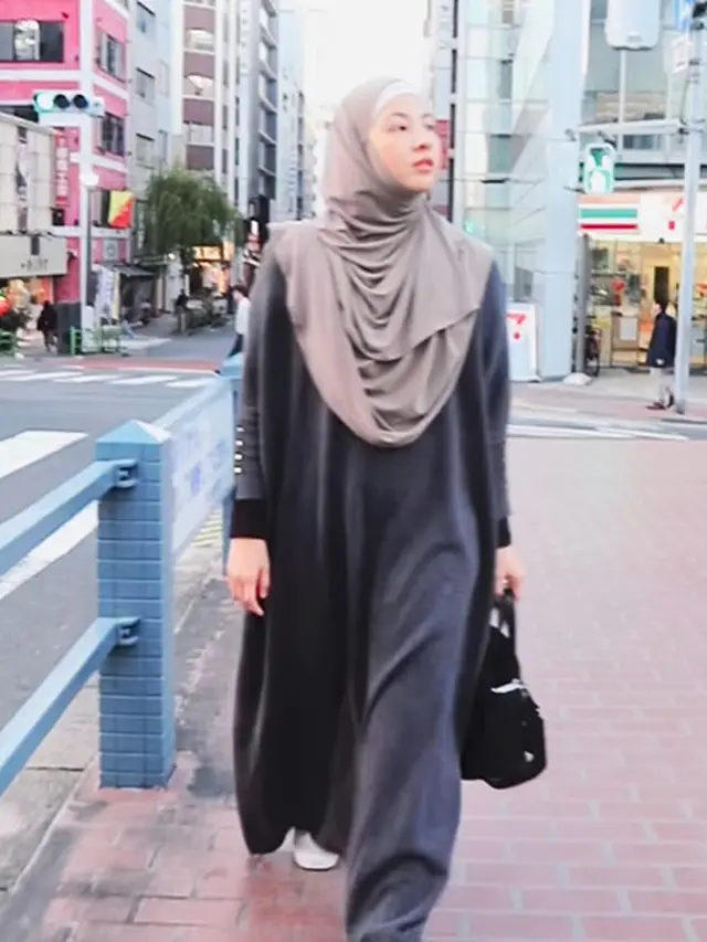 OOTD Natasha Rizky Liburan di Jepang dengan Gaya Chic, Tetap Stylish Kenakan Busana Santun