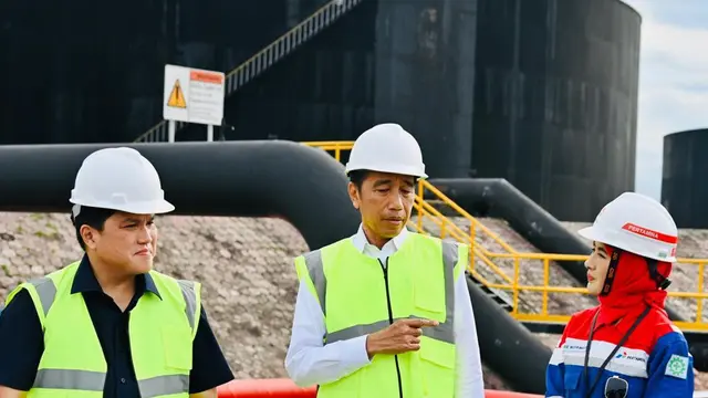 Presiden Joko Widodo atau Jokowi saat meninjau Blok Rokan.