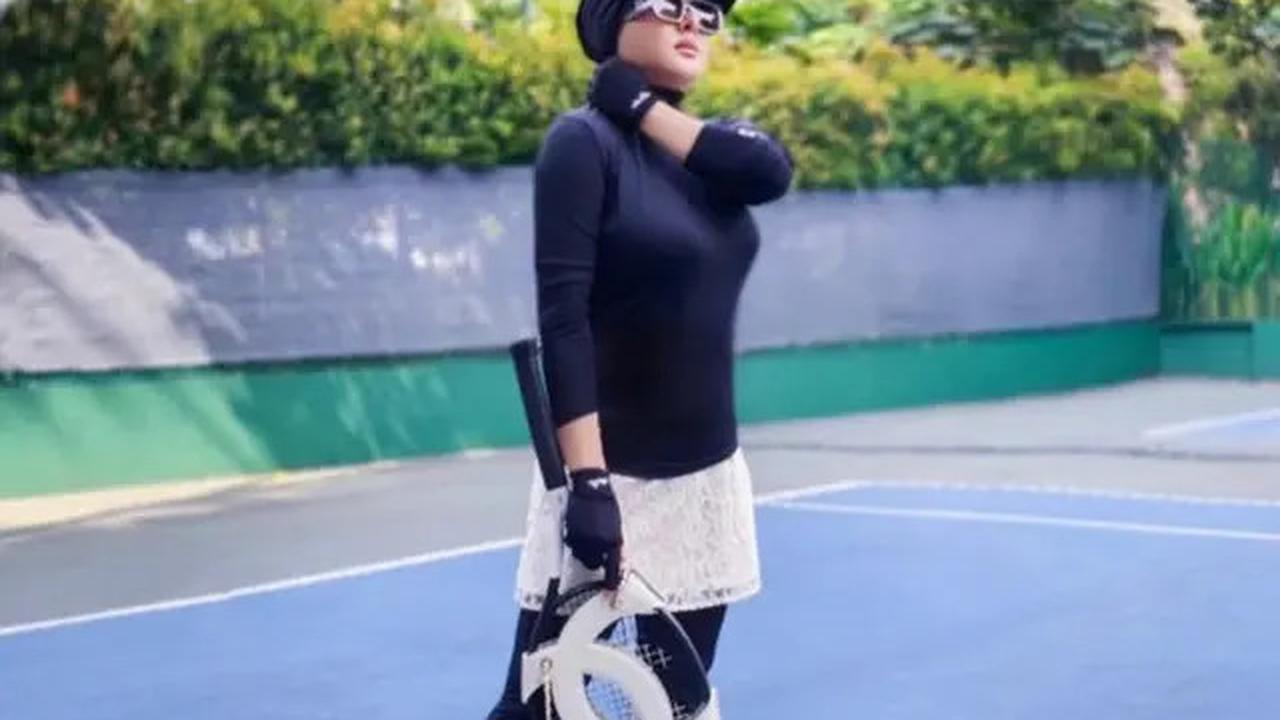 Outfit Olahraga Tenis ala Syahrini, Anggun dan Sporty