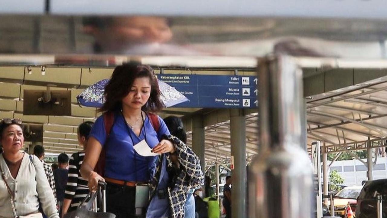 FOTO: Penampakan Stasiun Pasar Senen Mulai Dipadati Pemudik Natal 2023 dan Tahun Baru 2024