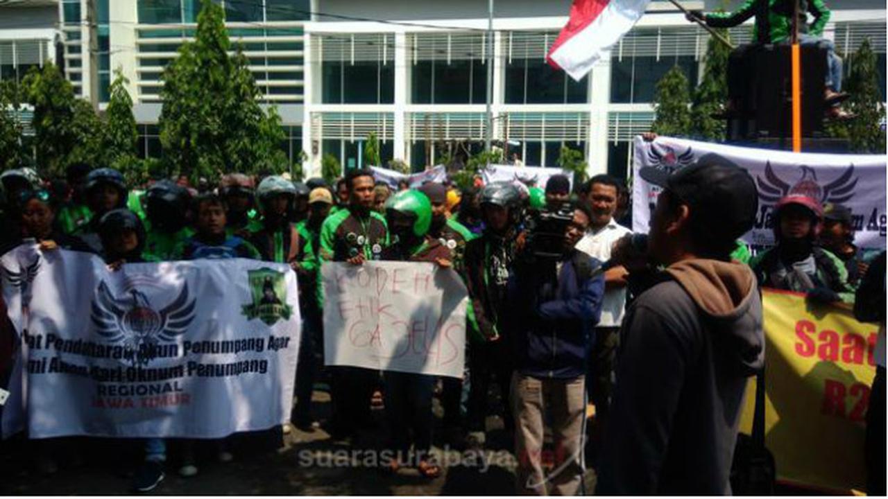 Demo Grab di Surabaya