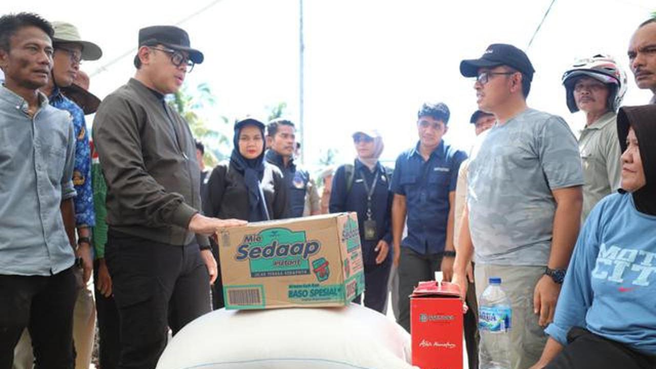 Wamendagri datangi langsung lokasi bencana banjir di Kabupaten Padang Pariaman, Sumatera Barat (Sumbar), Senin (1/12/2025). (Foto: Humas Kemendagri)
