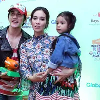 Bulan Ramadan tinggal menghitung hari. Beberapa selebriti menyambut antusias datangnya bulan suci tersebut. Begitu juga dengan pasangan selebriti Vino G Bastian dan Marsha Timothy. (Nurwahyunan/Bintang.com)