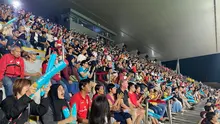 Masyarakat Kudus memenuhi tribune Supersoccer Arena ketika Garuda Pertiwi menghadapi Malaysia di laga matchday kedua Grup A Srikandi Merdeka Cup perembahan Caffino, Minggu (16/8/2026) malam WIB. (Bola.com/Benediktus Gerendo Pradigdo)