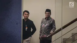 Wakil Gubernur Jambi Fachrori Umar usai menjalani pemeriksaan di gedung KPK, Jakarta, Kamis (4/1). Fachrori diperiksa sebagai saksi kasus suap terkait pengesahan RAPBD Provinsi Jambi dengan tersangka Saifudin. (Liputan6.com/Faizal Fanani)