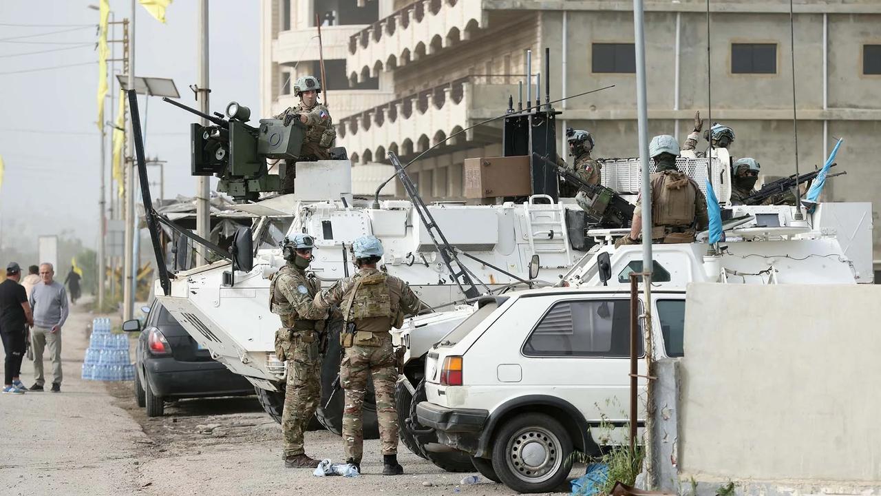 FOTO: Patroli Pasukan UNIFIL  di Tengah Kepulangan Warga Lebanon Selatan
