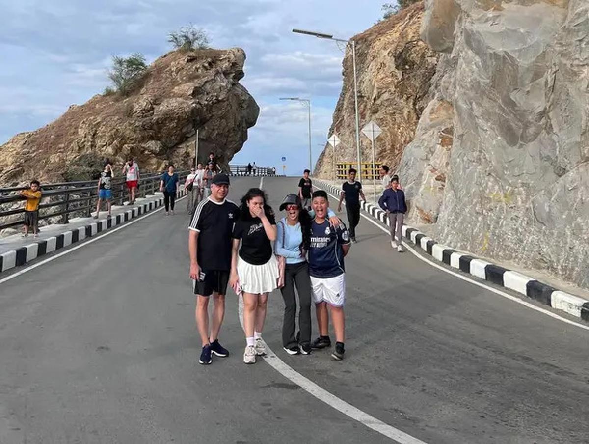 Gaya Liburan Kris Dayanti di Timor Leste, Tampilkan Kekompakan Keluarga