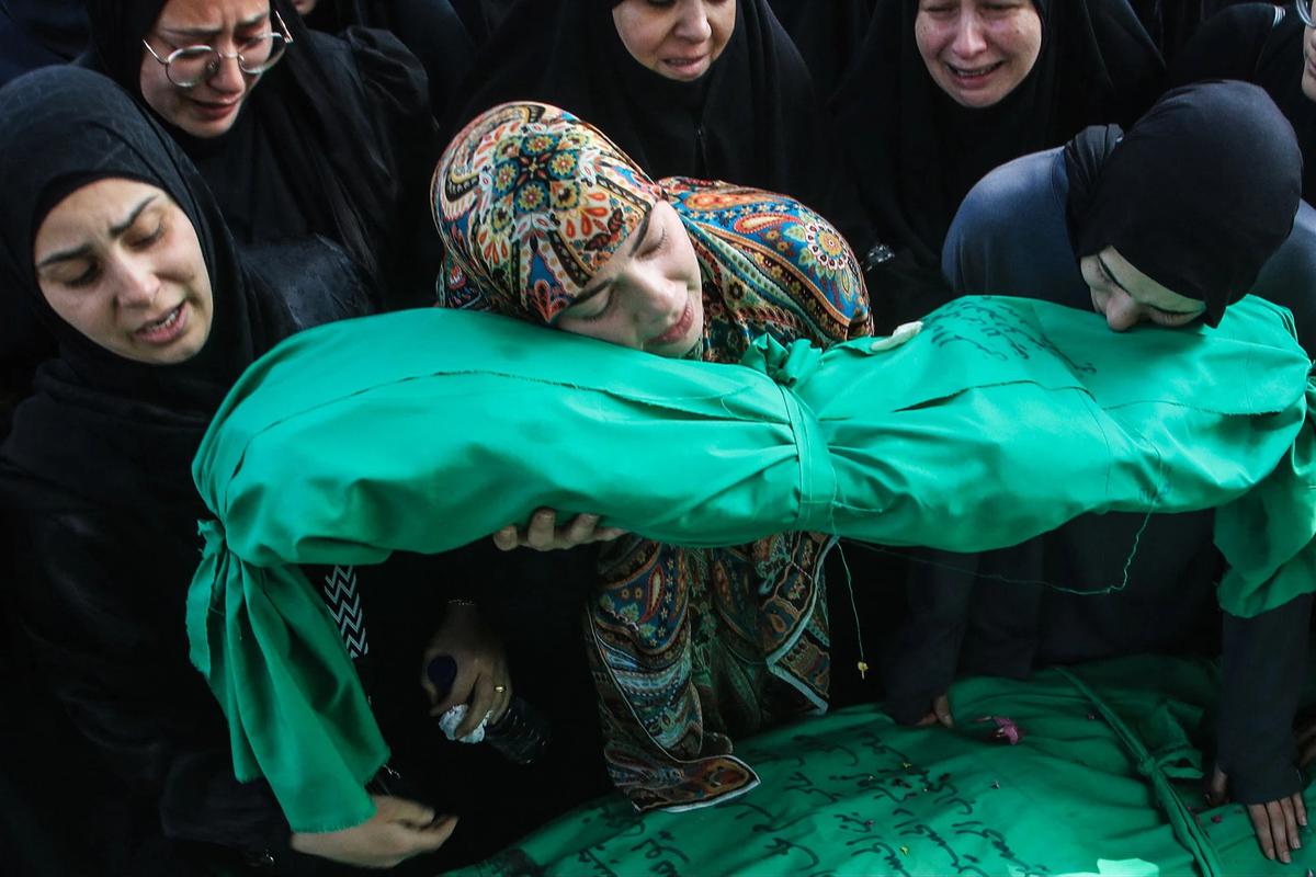 FOTO: Tangis Duka Warga Lebanon Setelah Serangan Israel