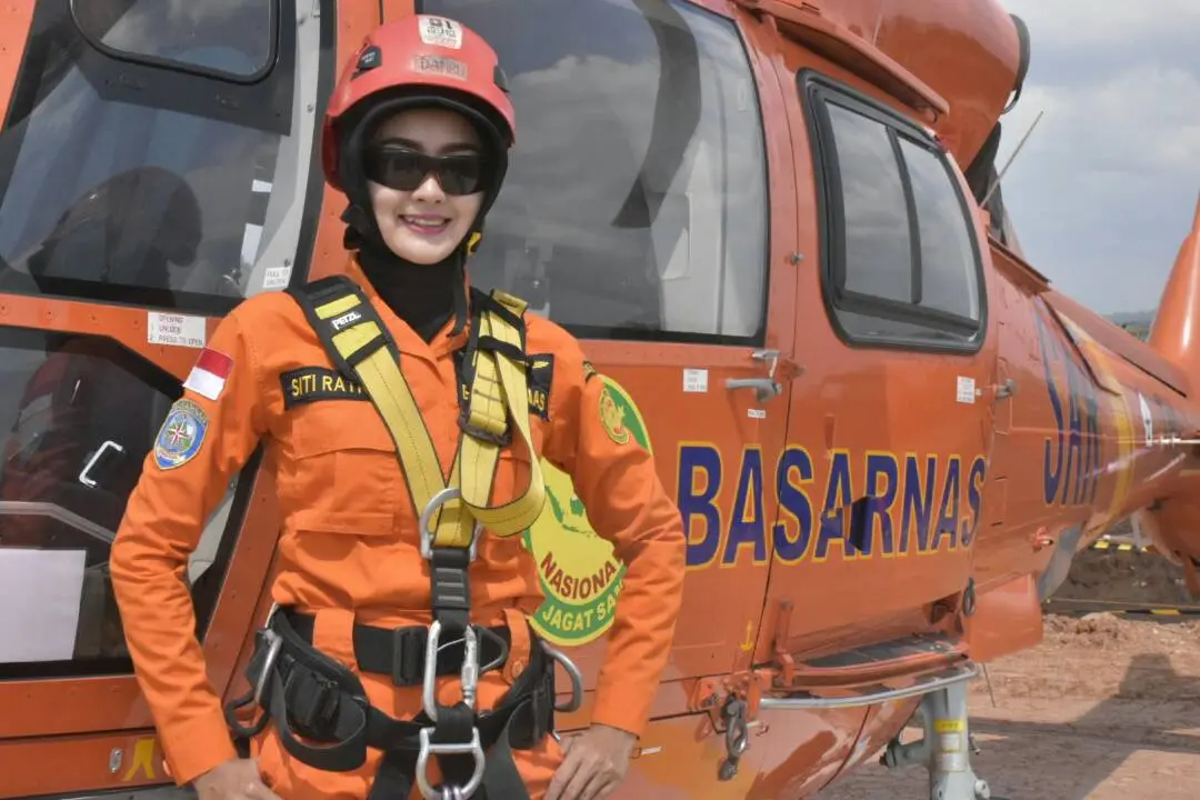 Siti Ratna Nur Asih, rescuer cantik kelahiran Cilacap yang membuat masyarakat gagal fokus. (foto : Liputan6.com/dok.pribadi/edhie prayitno ige)