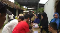 Warga menghadiri pembentukan Majelis Desa sebagai solusi beras mahal. (foto: Liputan6.com/felek wahyu)