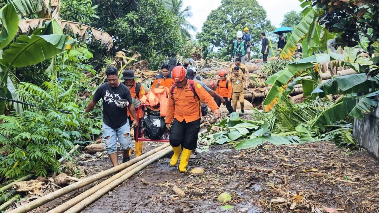 FOTO: Korban Banjir Bandang di Pulau Siau Bertambah Menjadi 15 Orang