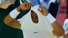 Petenis Spanyol, Rafael Nadal, saat berhadapan dengan Thomaz Bellucci dari Brazil dalam turnamen tenis Wimbledon di London, Inggris. (30/6/2015). (REUTERS/Stefan Wermuth).