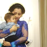 Ardina Rasti dan Arie Dwi Andika Gelar Tedak Siten