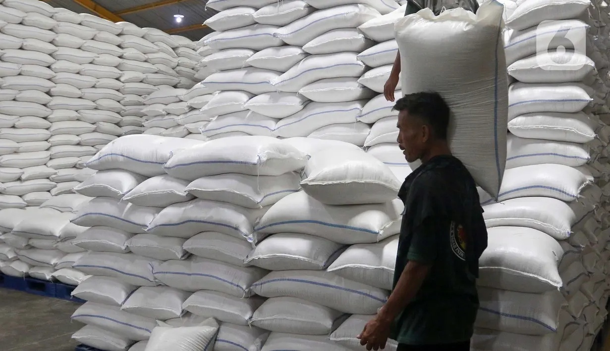 Selain beras, ketersediaan berbagai komoditas pangan lainnya juga dalam kondisi cukup. (Liputan6.com/Herman Zakharia)