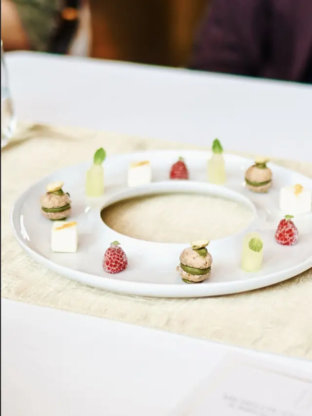 Alto Restaurant & Bar Four Seasons Hotel Jakarta.