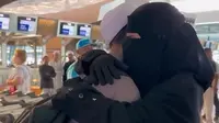Umi Pipik Nangis Lepas Bilal Ataya Sekolah ke Yaman, Mulan Jameela Kirim Doa Agar Allah Mudahkan