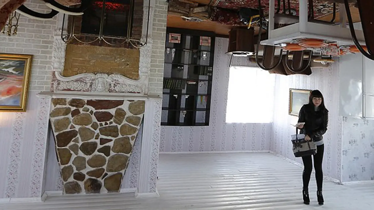 rumah kebalik