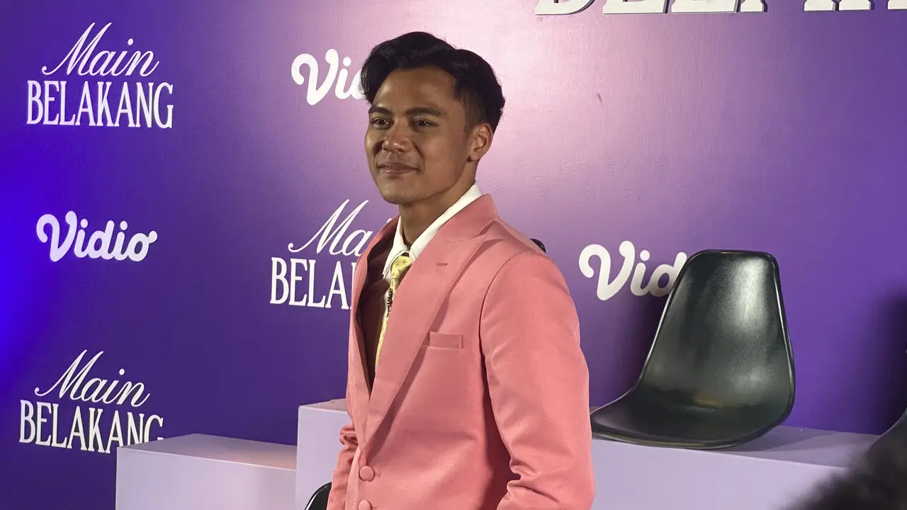 Cakrawala Airawan dalam konferensi pers Vidio Original Series Main Belakang yang dihelat di Jakarta, Selasa (20/10/2026). (Liputan6.com/Nola Vemiliana)