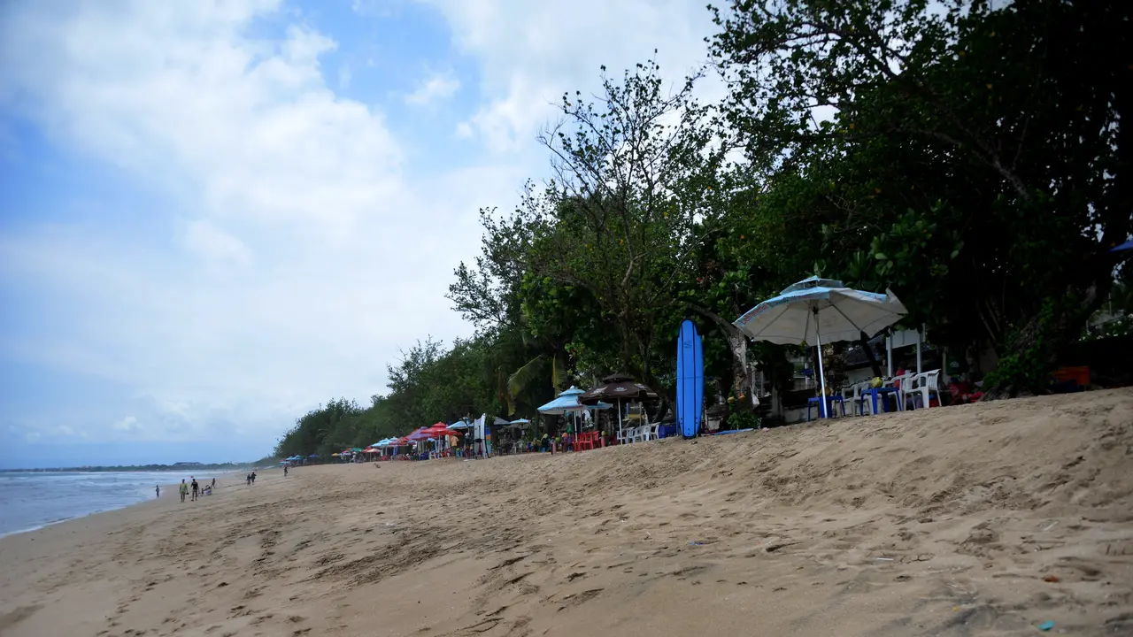 Pantai Kuta Bali Bersiap Sambut Turis Asing