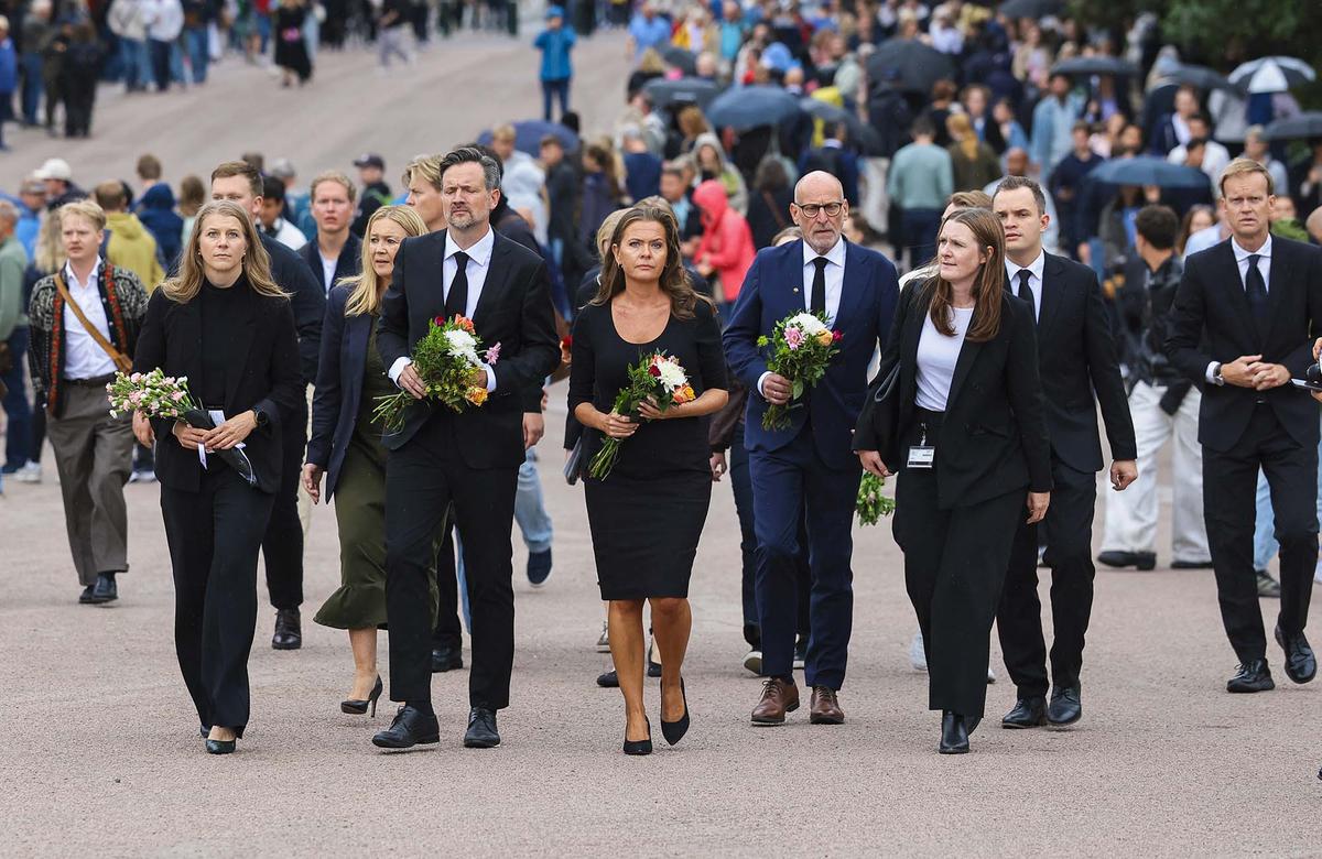 Warga Norwegia Beri Penghormatan Terakhir untuk Raja Harald V