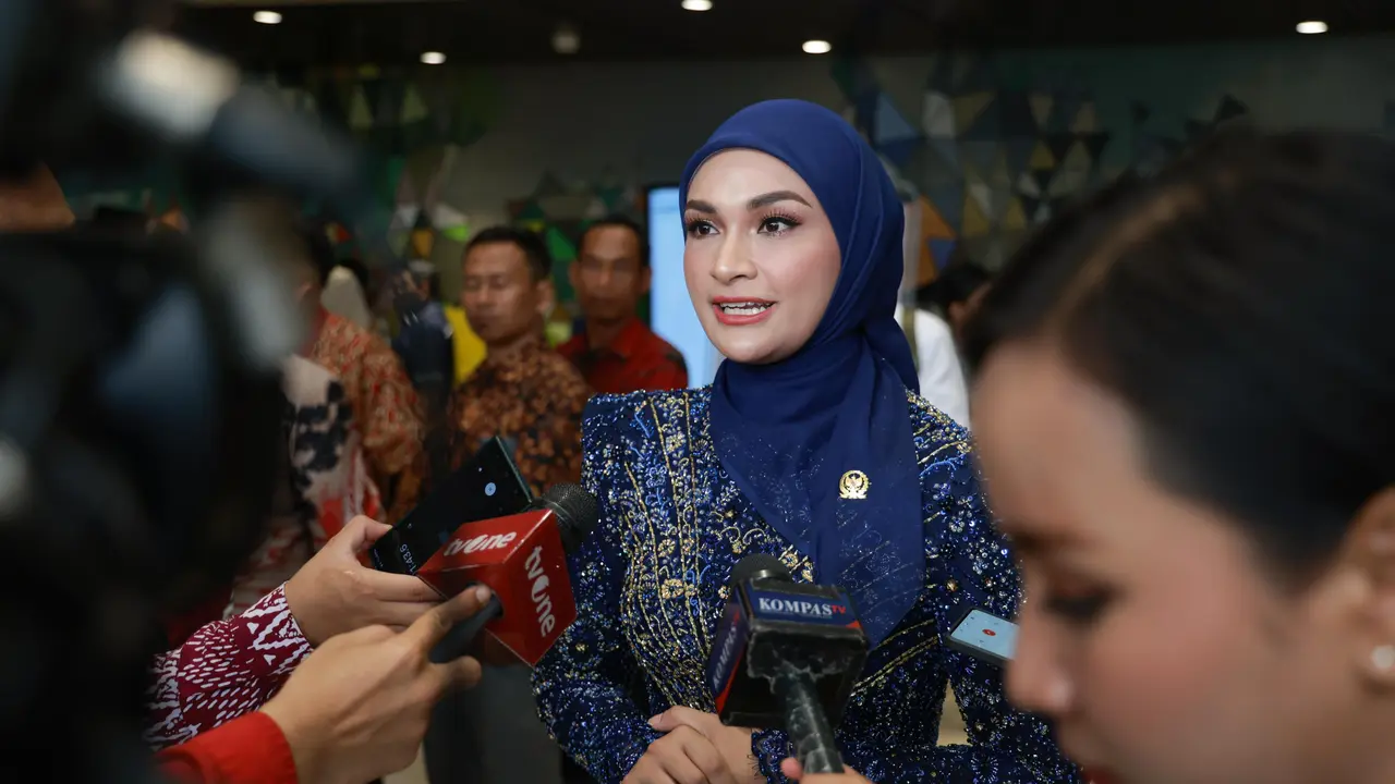 Putri Zulkifli Hasan atau Putri Zulhas resmi menjadi angggota DPR RI periode 2024-2029