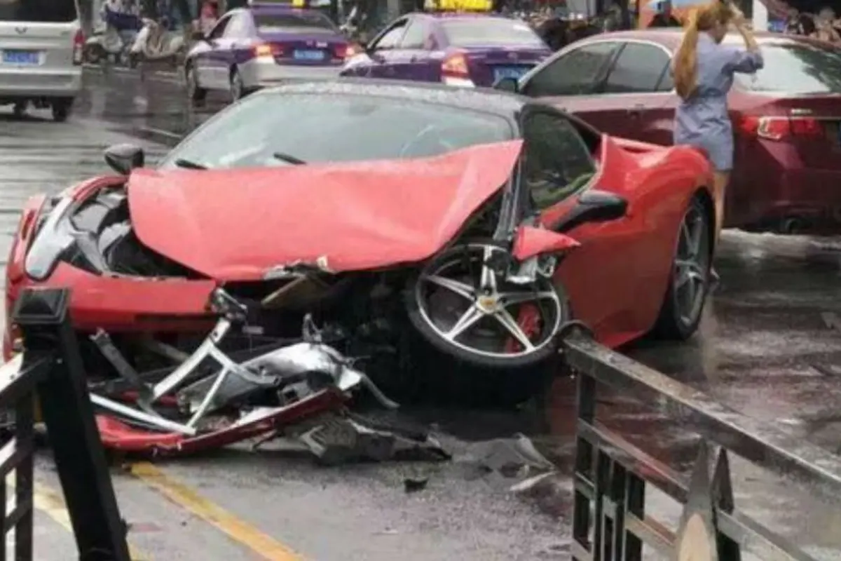 Belum Lama Pinjam Mobil, Wanita Ini Hancurkan Ferrari Seharga Rp 8,6 Miliar