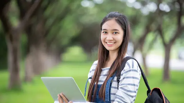 Ilustrasi mahasiswa sedang memegang laptop