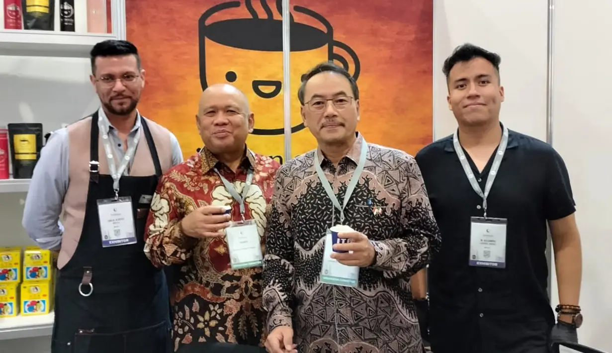 Pameran EIM menampilkan 51 pelaku usaha yang memamerkan produk otomotif dan suku cadangnya, produk karet, kertas, garmen, makanan dan minuman, fesyen, dekorasi rumah, dan produk keramik. (Foto: Kementerian Perdagangan)