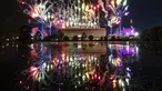 Kembang api meledak saat Upacara Penutupan Commonwealth Games 20220di Alexander Stadium di Birmingham, Inggris, Senin (8/8/2022). Commonwealth Games 2022 berakhir pada hari Senin setelah upacara penutupan yang berkilauan di Alexander Stadium di Birmingham. (Jacob King/PA via AP)