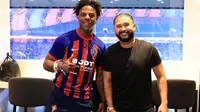 IShowSpeed bertemu&nbsp;Putra Mahkota Johor, Tunku Mahkota Ismail,&nbsp;di&nbsp;Sultan Ibrahim Stadium, Minggu (22/9/2024). (Sumber Foto: X&nbsp;@OfficialJohor)