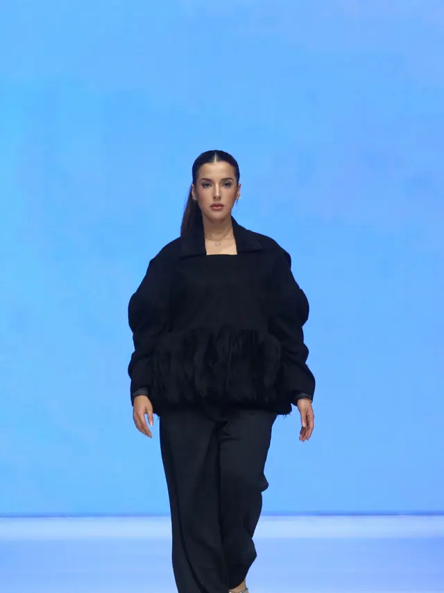 Tasya Farasya Gebrak Panggung JFW 2026 Berbalut Busana Hitam Putih, Disebut Gigi Hadid Indonesia