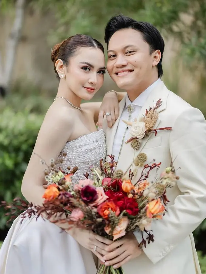 Potret acara First Kiss Wedding Rizky Febian dan Mahalini di Bali