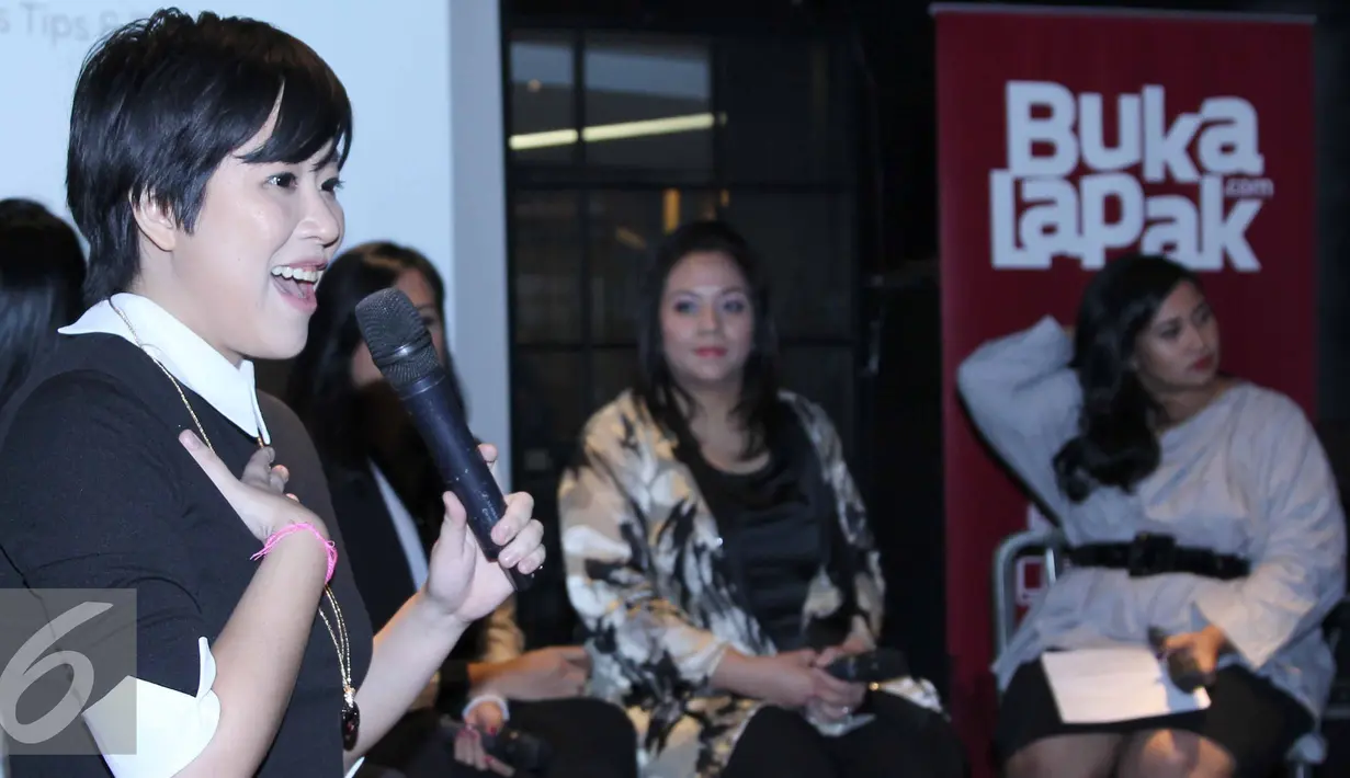 Sejumlah wanita pelaku bisnis online dihadirkan dalam acara Woman Talk "Jago Jualan Lewat Internet”, Jakarta, Jumat (26/6/2015). Bisnis online bisa dijadikan bisnis yang menjanjikan terutama untuk para ibu rumah tangga. (Liputan6.com/Helmi Afandi)