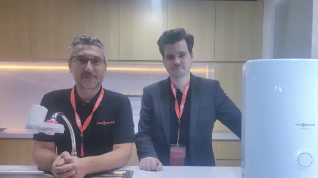 Dario Damati dan Alexander Ziehe dalam acara "Viessmann Experience Day" pada Kamis (27/20/2022)