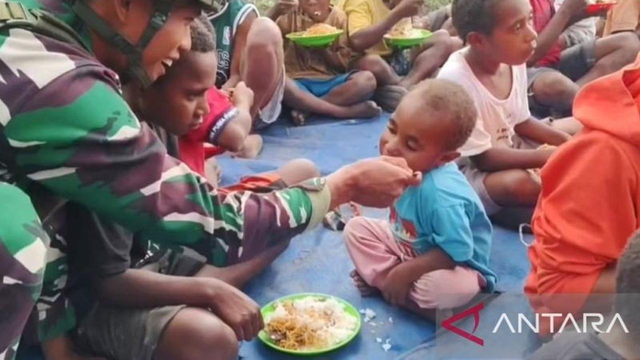 Bukan Hanya Senjata, Ini 'Operasi Penuh Cinta' Prajurit TNI di Papua yang Bikin Haru: Kisah Alo dan Tinus