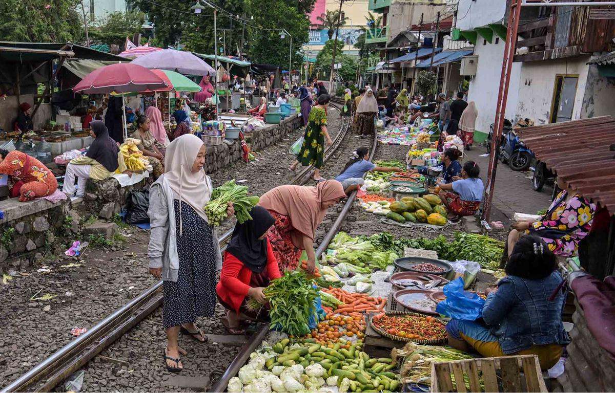 FOTO: Uniknya Pasar Ekstrem Dupak Magersari Yang Sudah berusia Lebih dari Setengah Abad