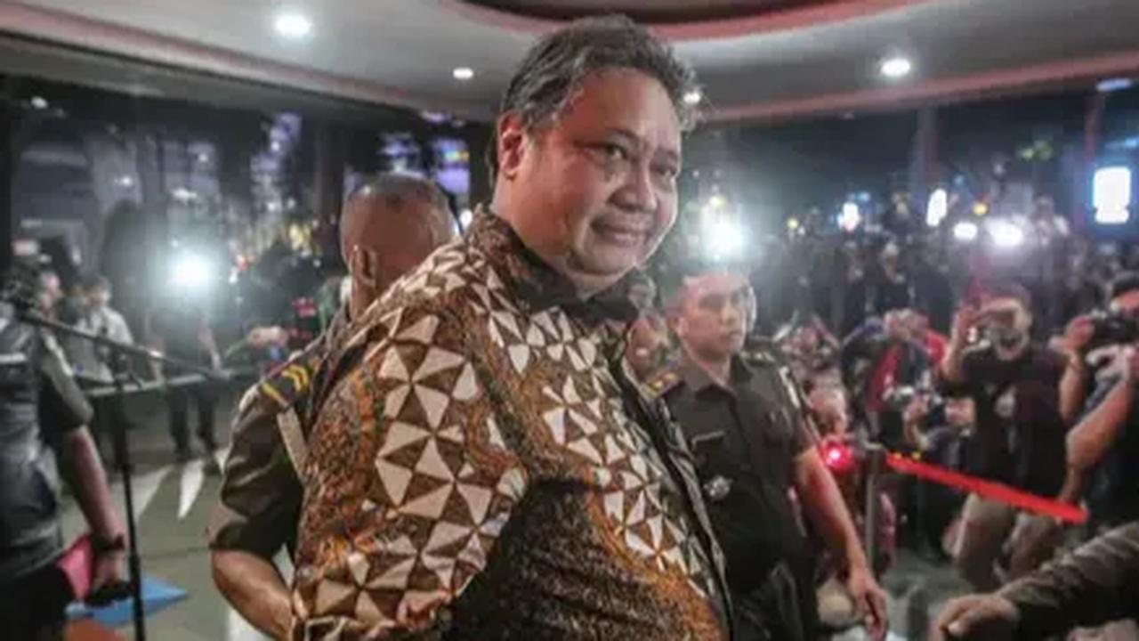 “Saya hari ini hadir untuk menjawab pertanyaan-pertanyaan dan sudah menjawab 46 pertanyaan,”