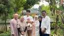 Tahun ini, Yasmine memang tidak pulang ke Malaysia untuk merayakan hari raya idul fitri bersama keluarganya