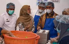 FOTO: Makan Bergizi Gratis untuk  Kelompok 3B, Menteri Wihaji Tinjau Lapangan