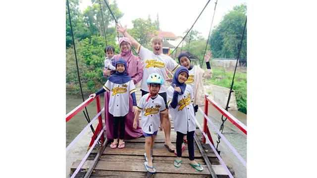 7 Seleb Tanah Air yang Dikaruniai Anak Kembar, Lucu dan Menggemaskan
