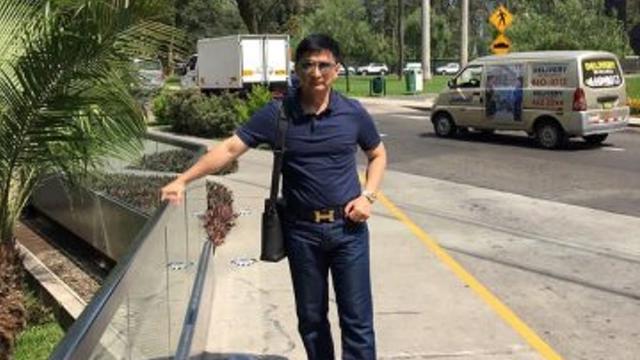 Warganet Unggah Foto Lama Suami Bupati Pandeglang Pakai Gesper Hermes Seharga Rp14 Juta