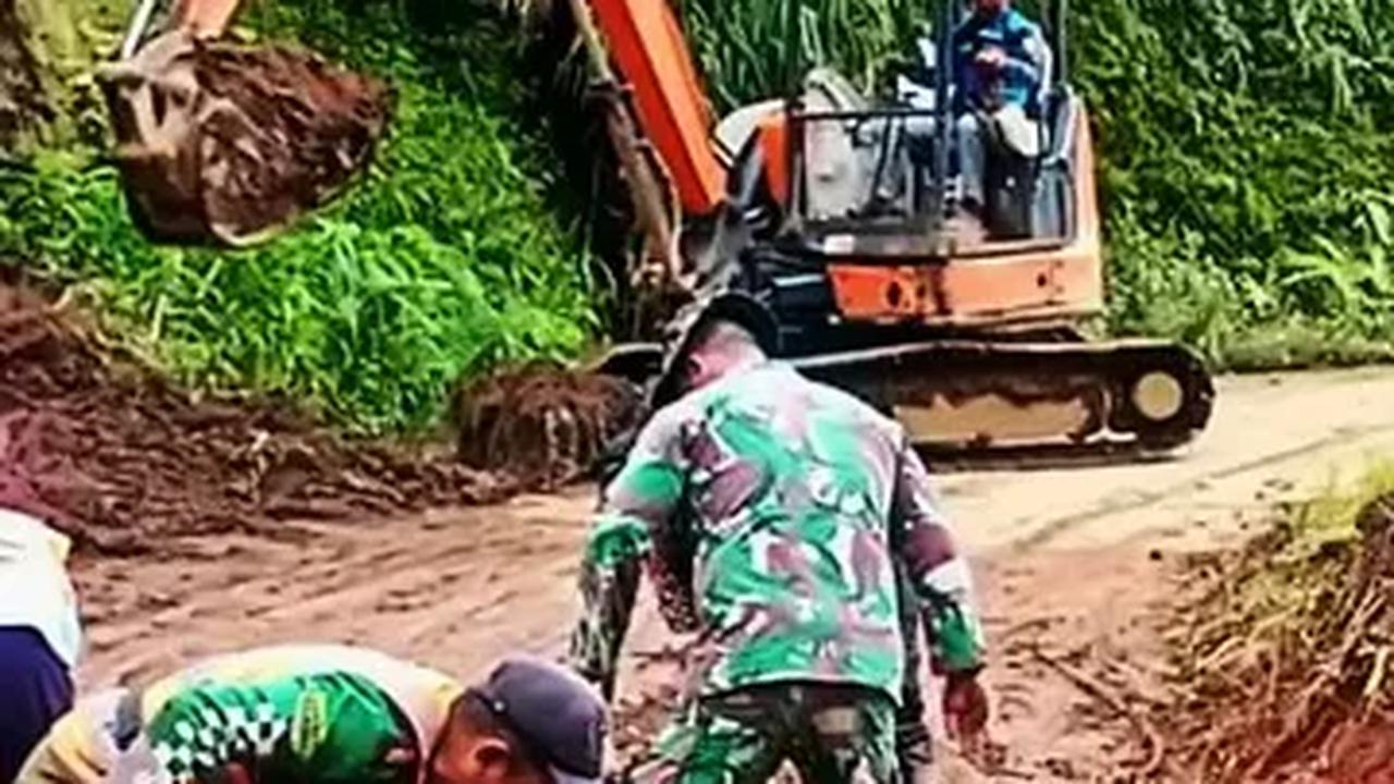 Jembatan Kali Glidik II dibangun pada tahun 1970 atau sudah berumur 53 tahun. Jembatan ini memiliki panjang 37 meter dengan lebar 6,80 meter. Bangunan atas jembatan berupa gelagar baja permanen dan terdiri dari tiga bentang.