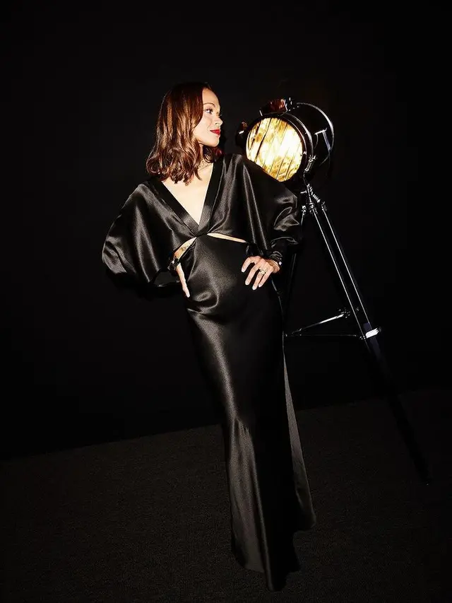 6 Gaya Artis Hadiri Kering Women In Motion Awards 2024, Raline Shah Pakai Beskap-Han So Hee Pakai Dress Rp200 Jutaan