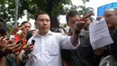 Acara pertemuan aktivis '98 yang akan dilakukan di Wisma Karsa Pemuda dibubarkan oleh Menpora dan polisi (Liputan6.com/Faisal R Syam)